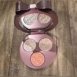 M.A.C. Limited Edition Effervescence Extra Dimension Face Compact